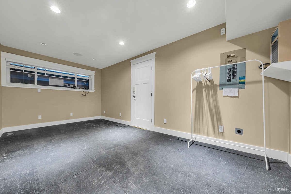 365 Glynde Avenue, Burnaby 31