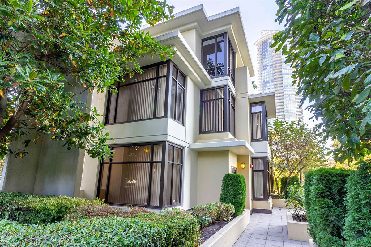 TH3 2088 Madison Avenue, Burnaby 2