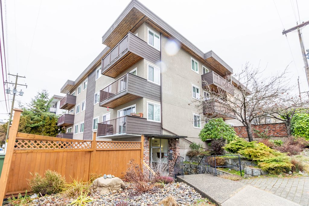 301 241 St. Andrews Avenue, North Vancouver