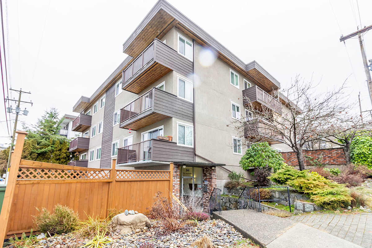 301 241 St. Andrews Avenue, North Vancouver