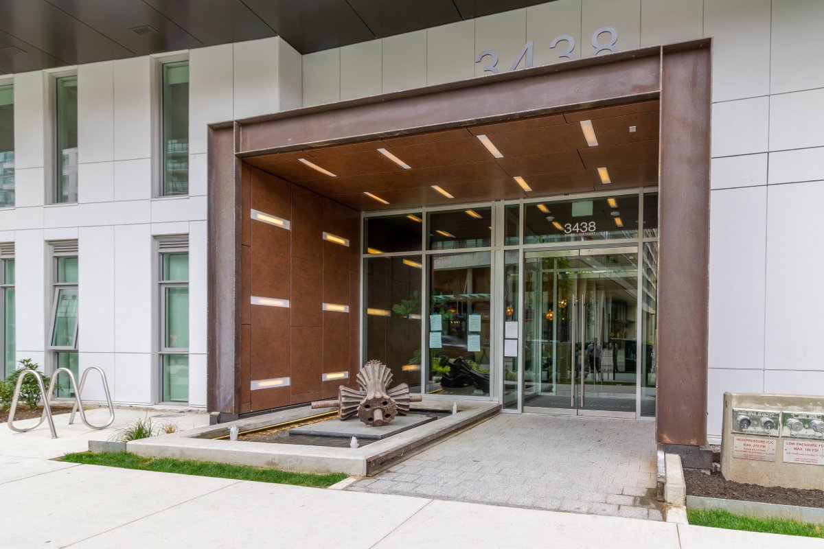 420 3438 Sawmill Crescent, Vancouver 28