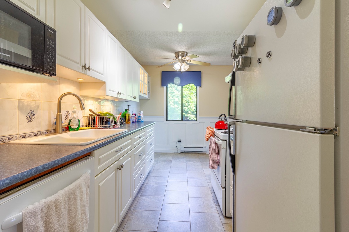 209 8700 ACKROYD ROAD 12