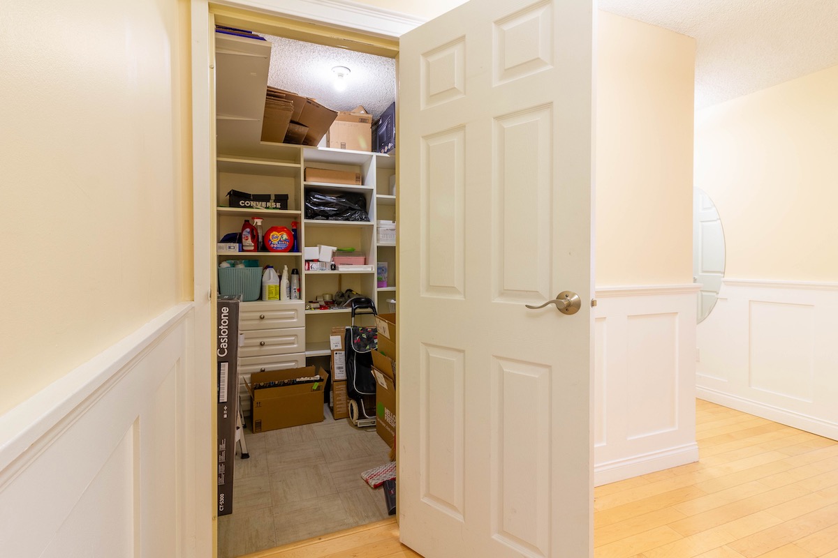 209 8700 ACKROYD ROAD 23