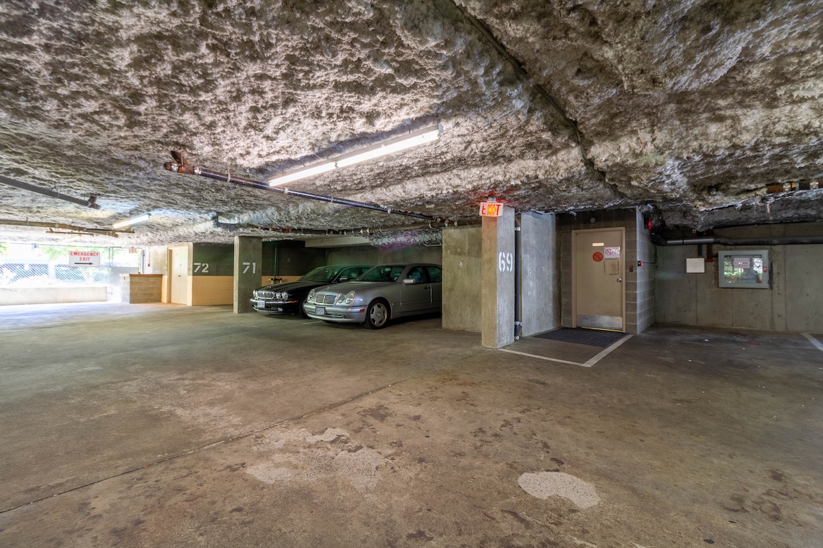 209 8700 ACKROYD ROAD 33
