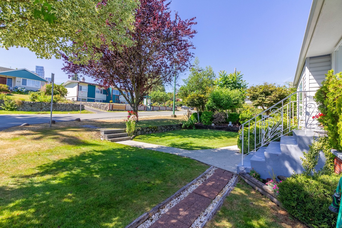 4653 CHARLOTTE COURT 32
