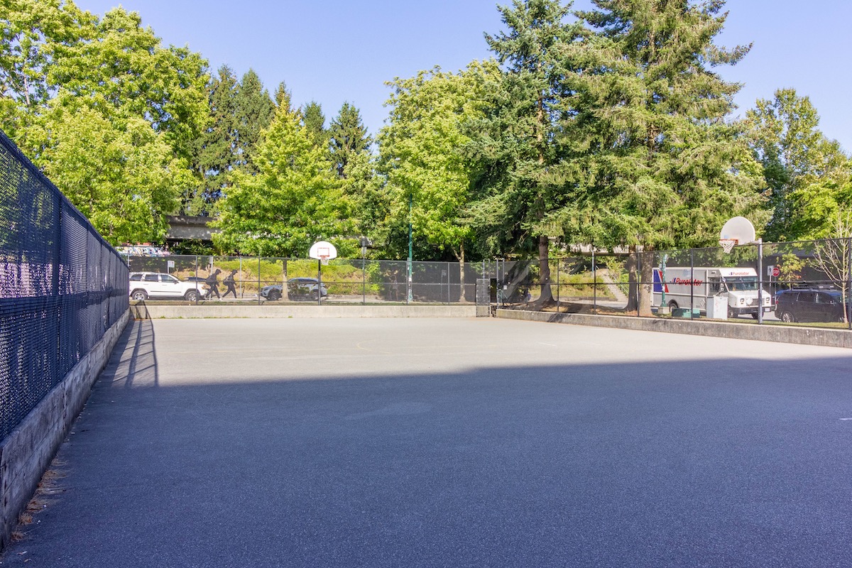 310 3588 Crowley Dr, Vancouver 33