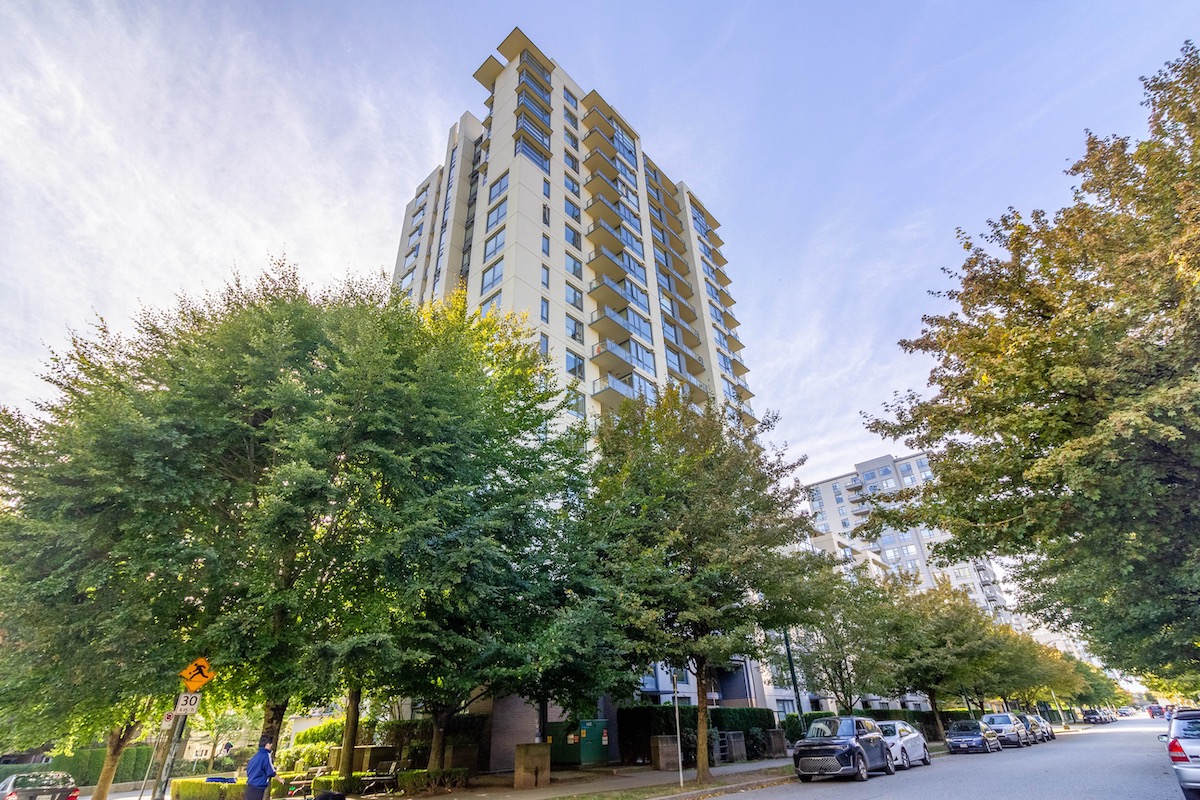 310 3588 Crowley Dr, Vancouver 34