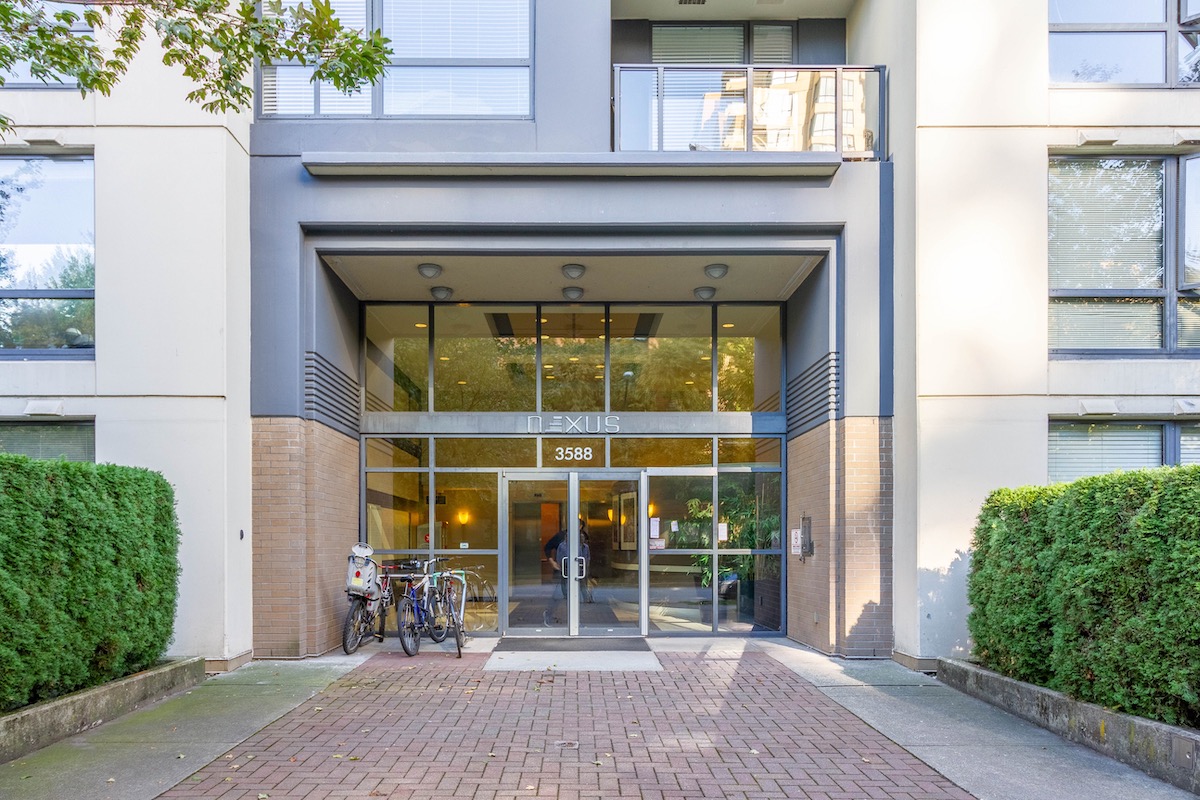 310 3588 Crowley Dr, Vancouver 35