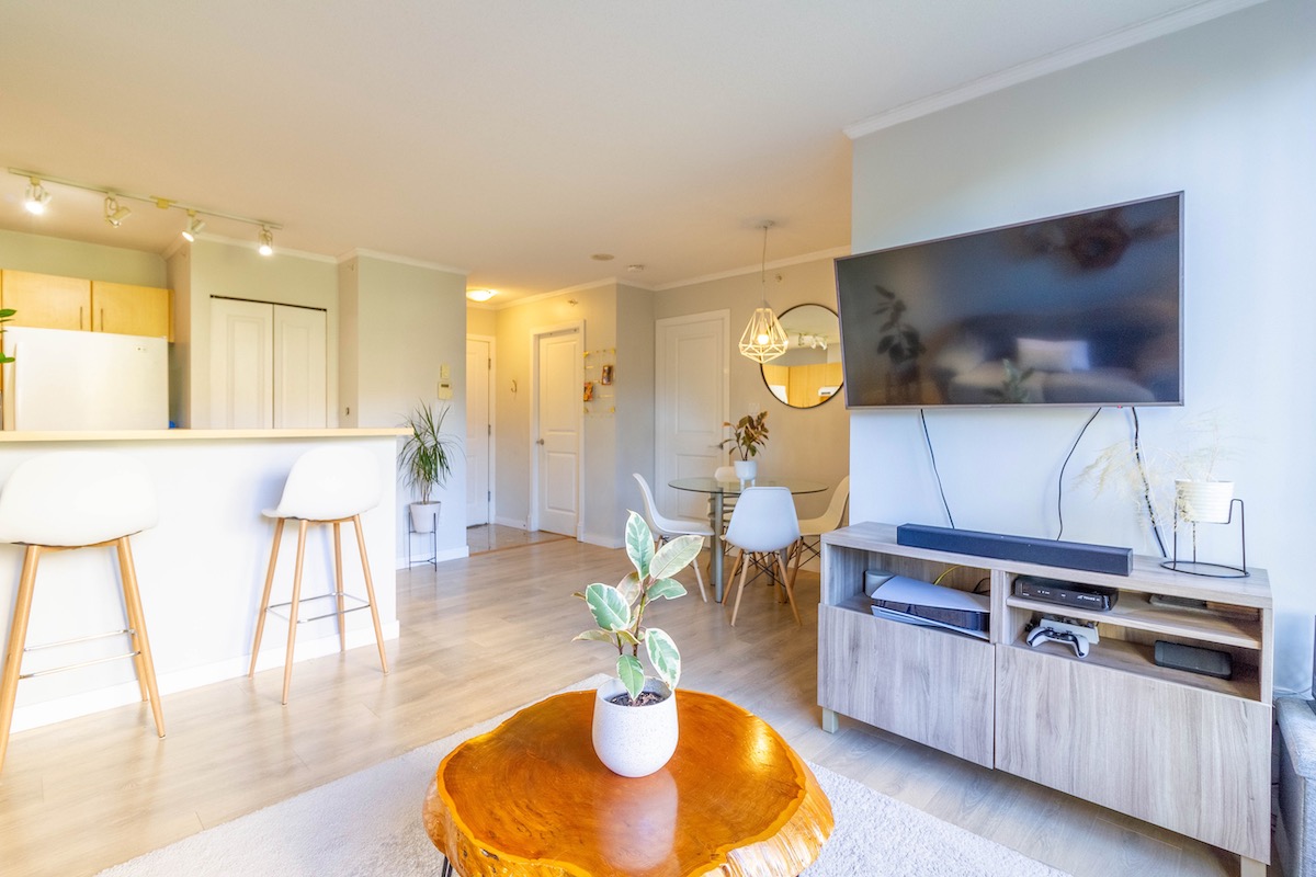310 3588 Crowley Dr, Vancouver 5