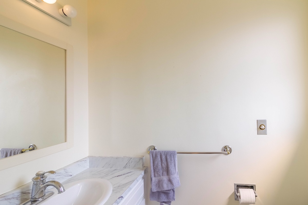1280 EASTLAWN DRIVE, BURNABY 12