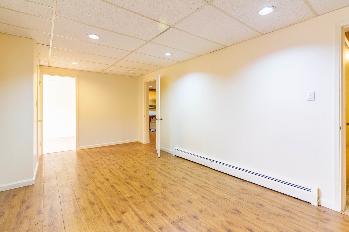 1280 EASTLAWN DRIVE, BURNABY 19