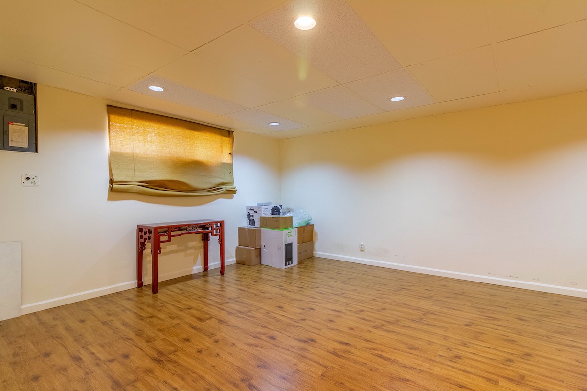 1280 EASTLAWN DRIVE, BURNABY 20