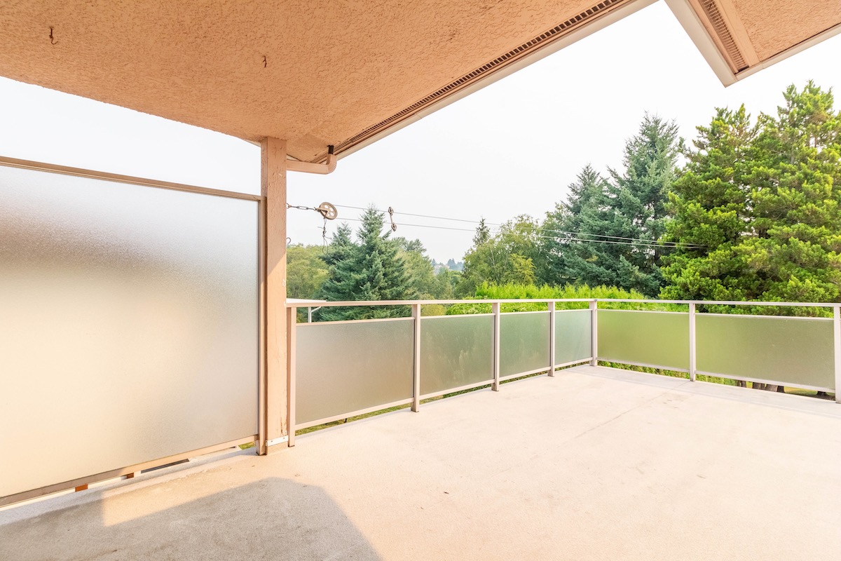 1280 EASTLAWN DRIVE, BURNABY 25