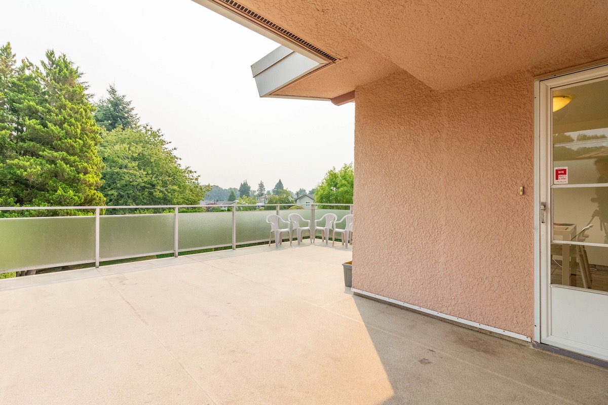 1280 EASTLAWN DRIVE, BURNABY 26