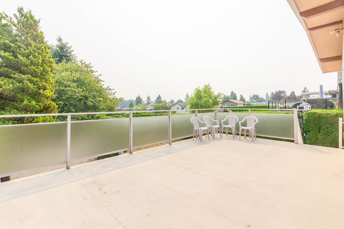 1280 EASTLAWN DRIVE, BURNABY 27