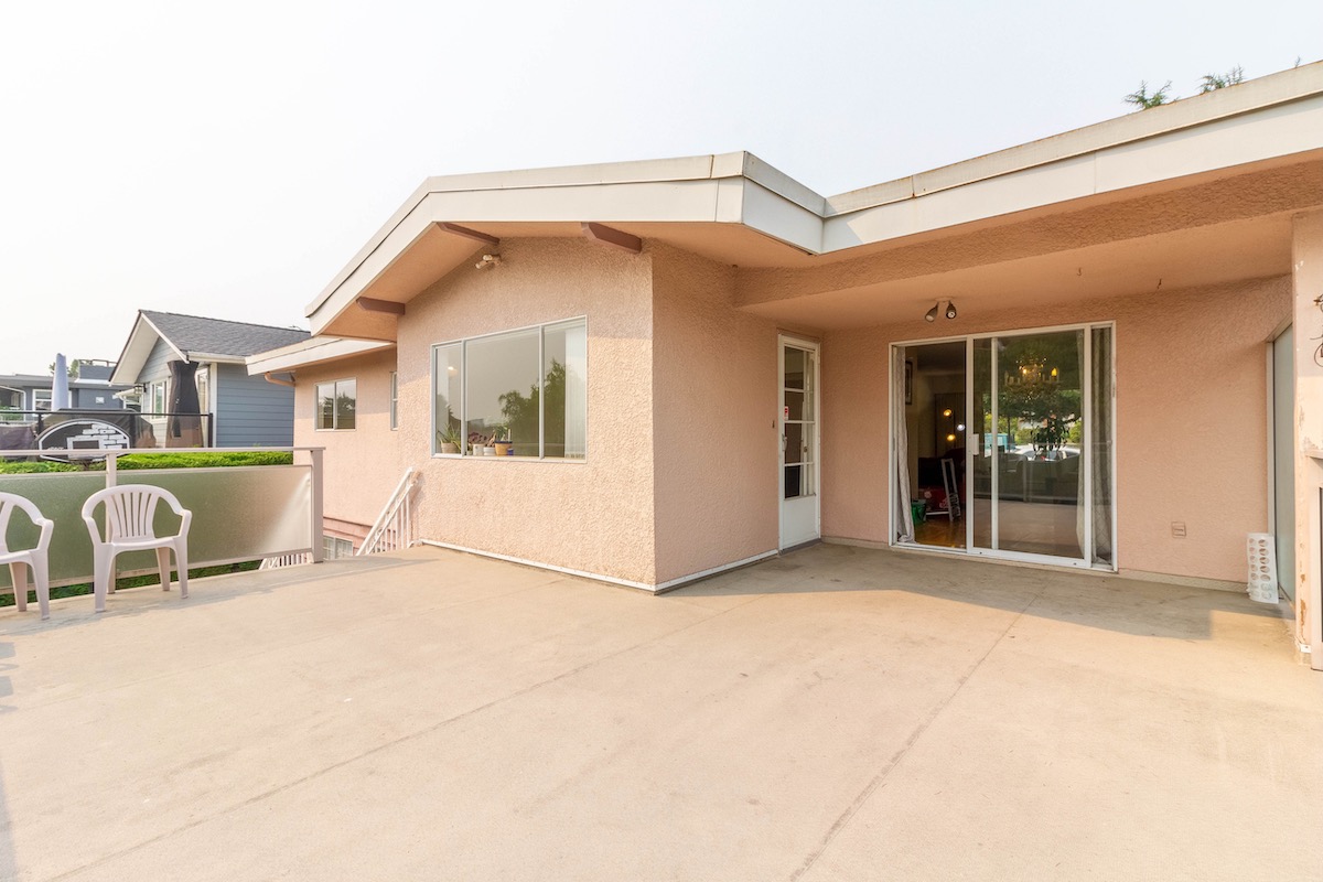 1280 EASTLAWN DRIVE, BURNABY 28