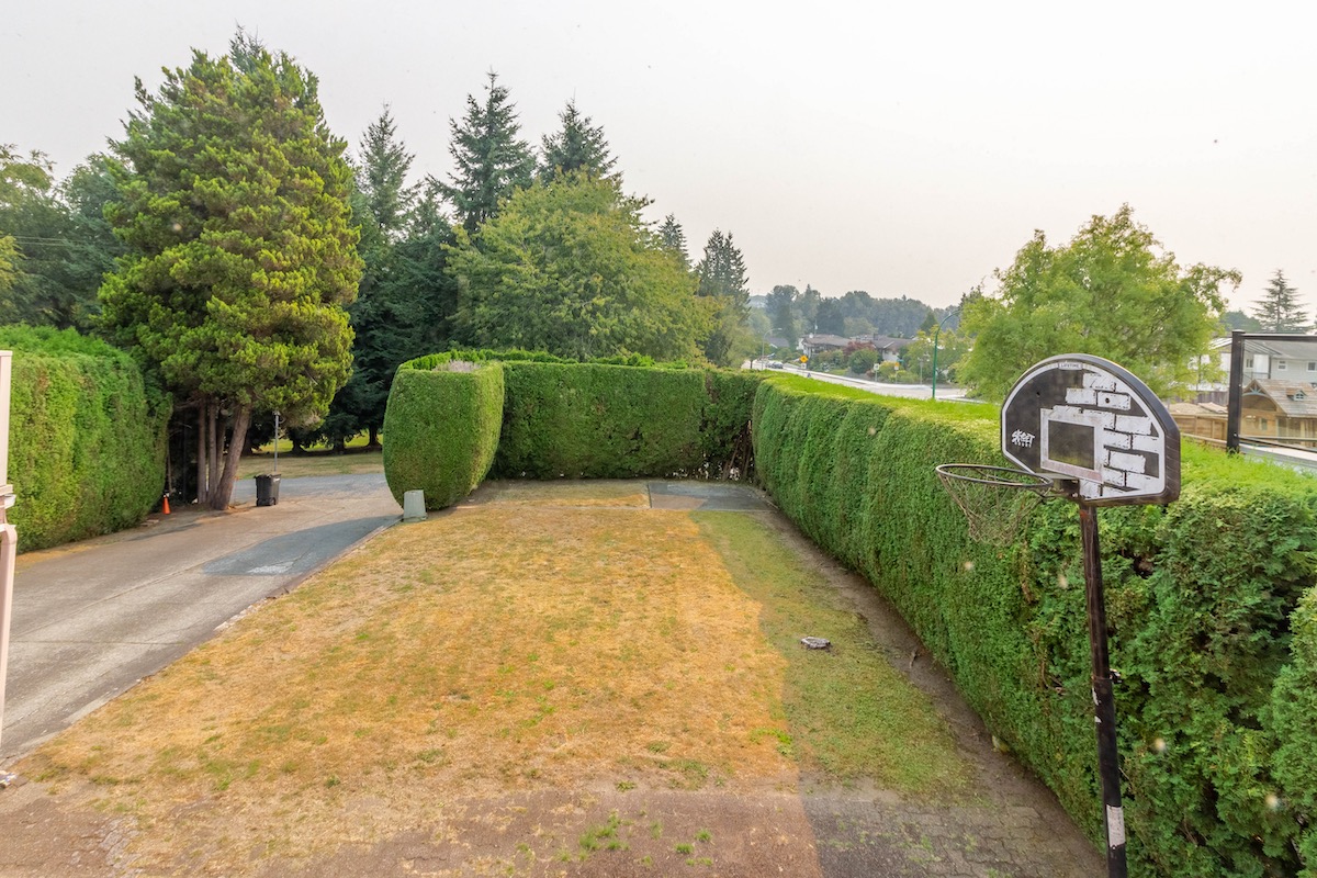 1280 EASTLAWN DRIVE, BURNABY 29