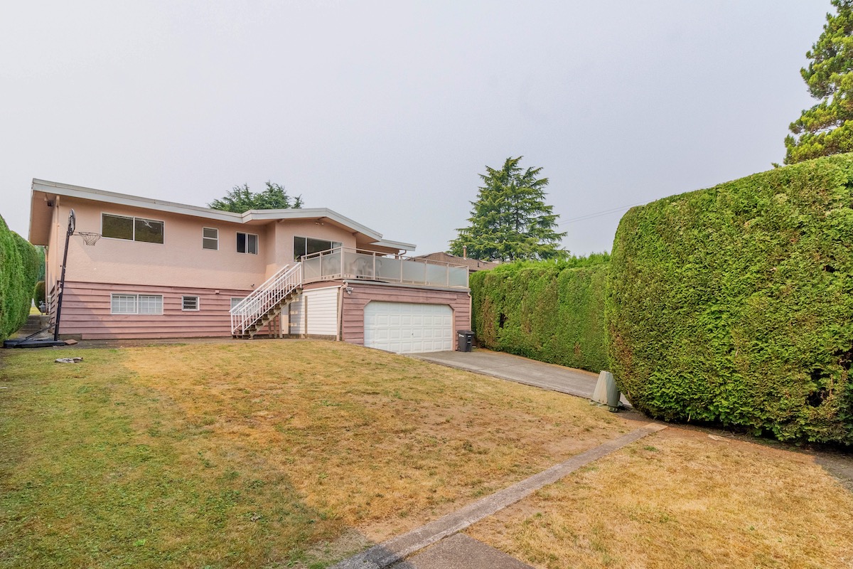 1280 EASTLAWN DRIVE, BURNABY 31