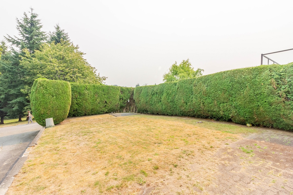 1280 EASTLAWN DRIVE, BURNABY 32