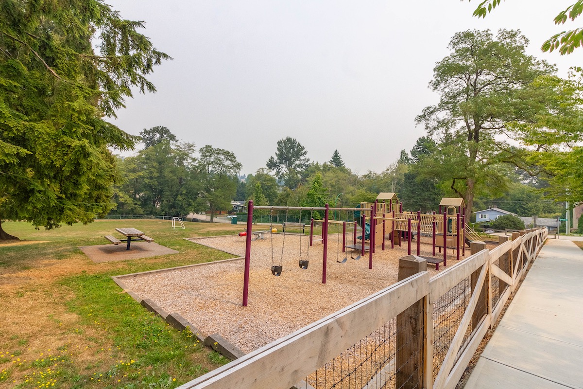 1280 EASTLAWN DRIVE, BURNABY 37