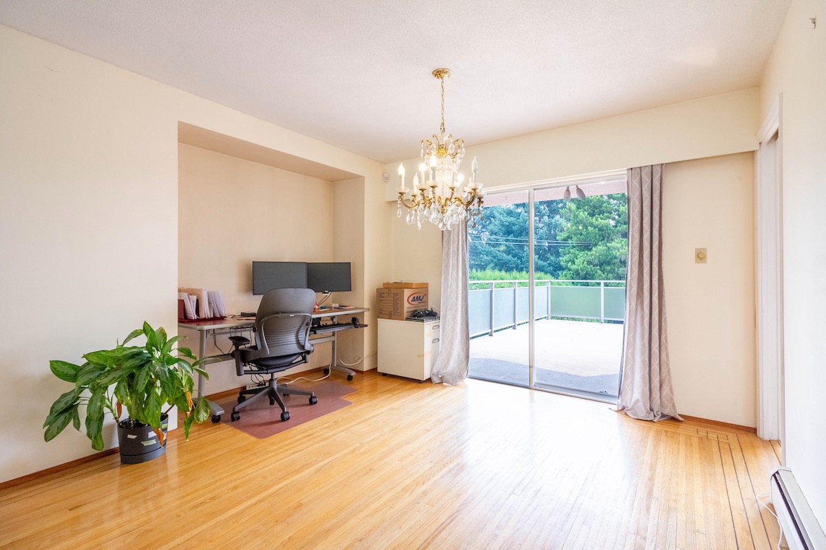 1280 EASTLAWN DRIVE, BURNABY 4