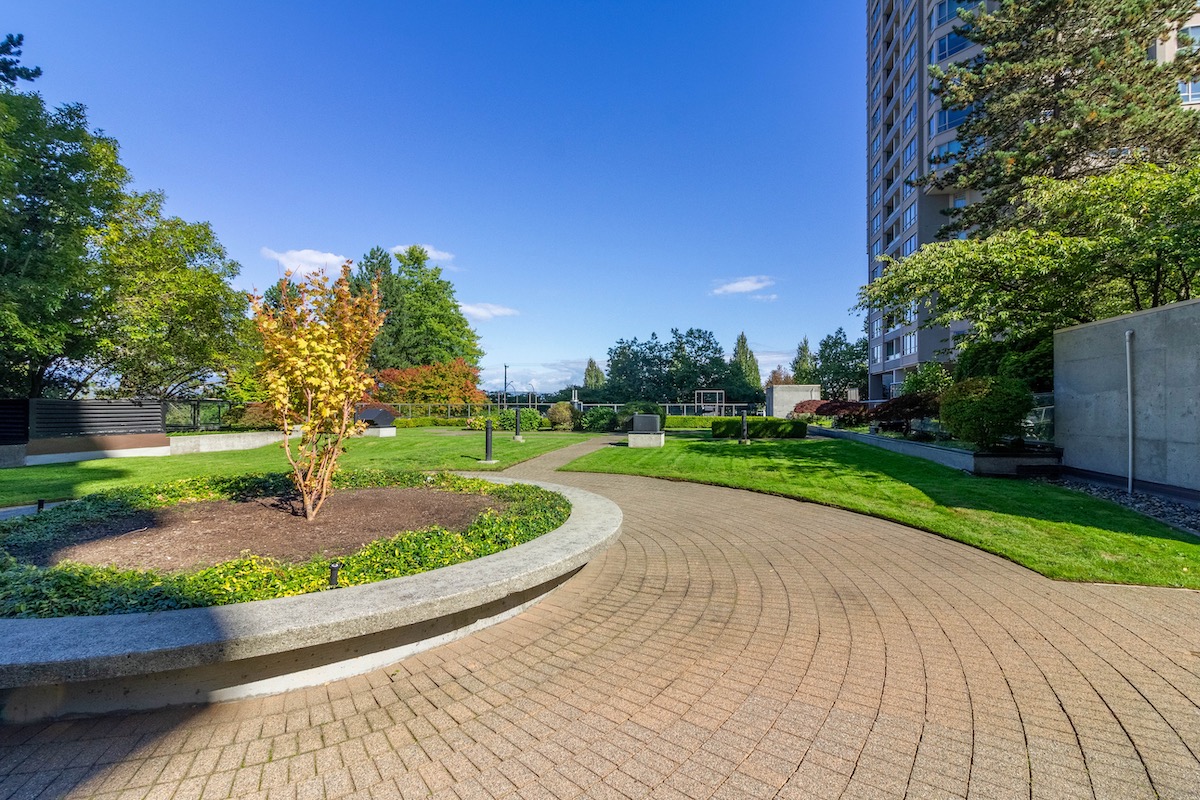 1008 6070 McMurray Ave, Burnaby 36