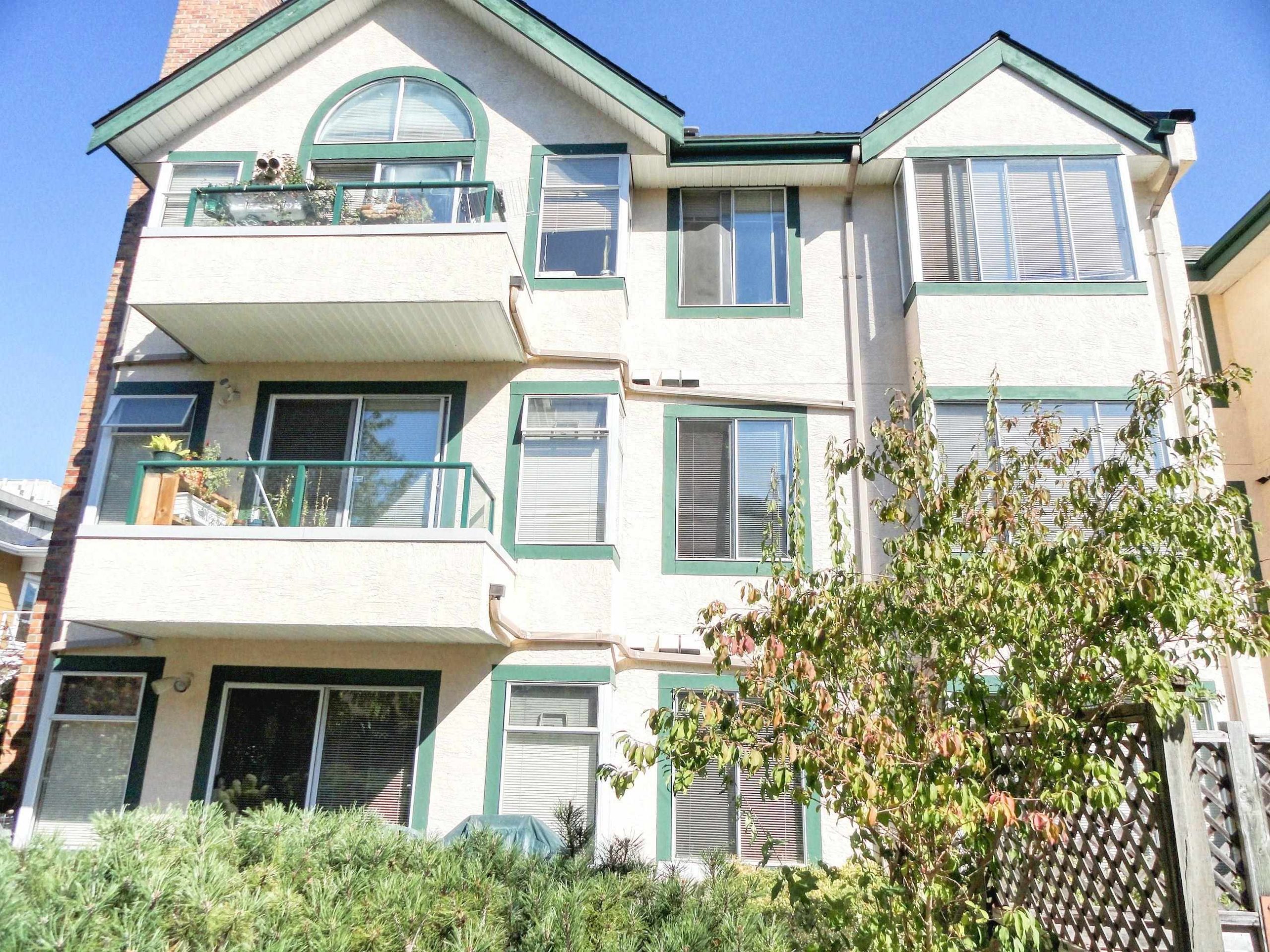 305 5663 INMAN AVENUE 22