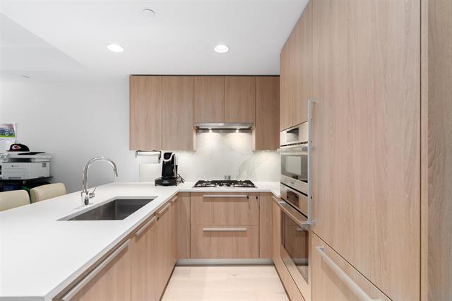 101 2738 LIBRARY LANE 6