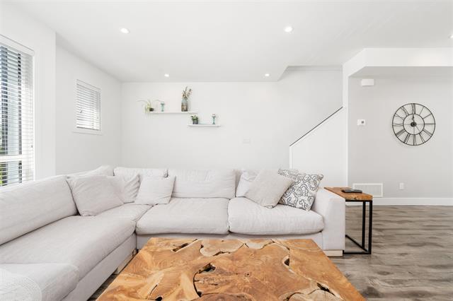 106 3419 ROXTON AVENUE 11