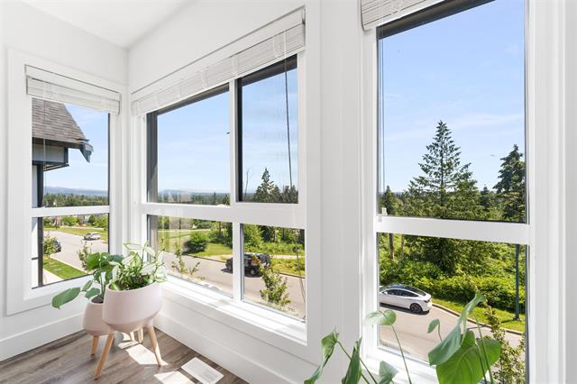106 3419 ROXTON AVENUE 15