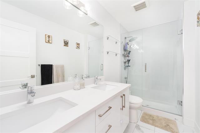 106 3419 ROXTON AVENUE 17
