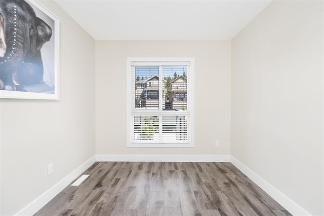 106 3419 ROXTON AVENUE 18