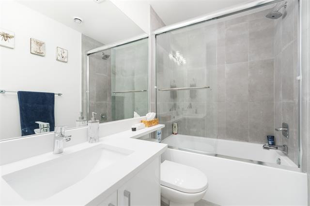106 3419 ROXTON AVENUE 22