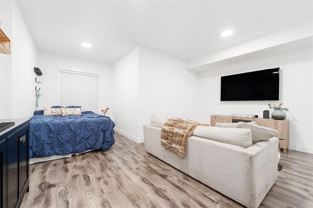 106 3419 ROXTON AVENUE 25
