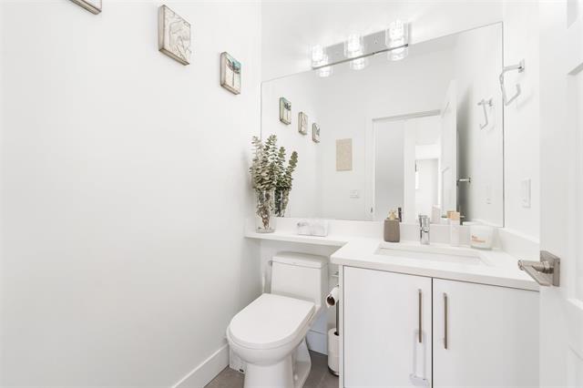 106 3419 ROXTON AVENUE 27