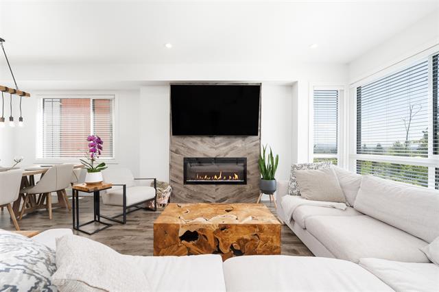 106 3419 ROXTON AVENUE 10