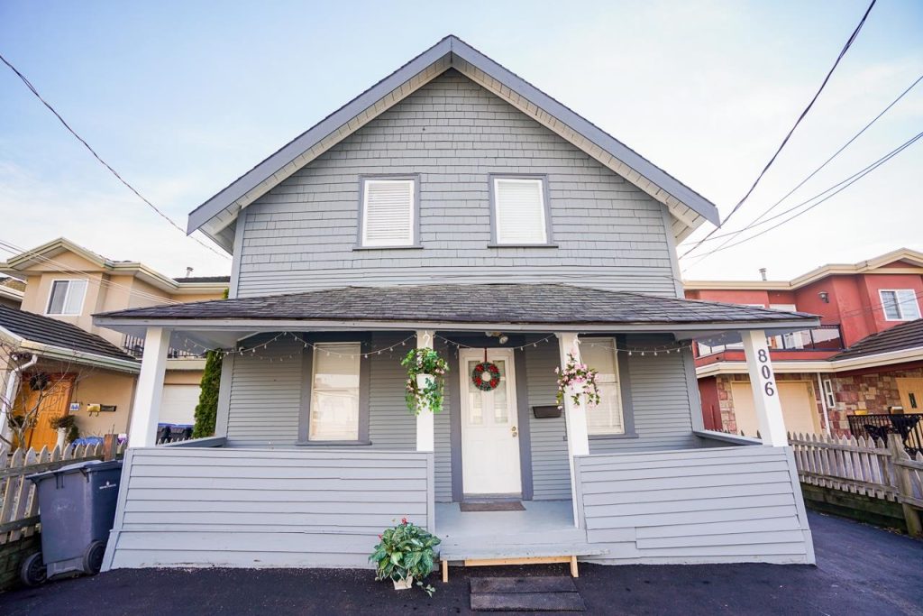 806 EWEN AVENUE
