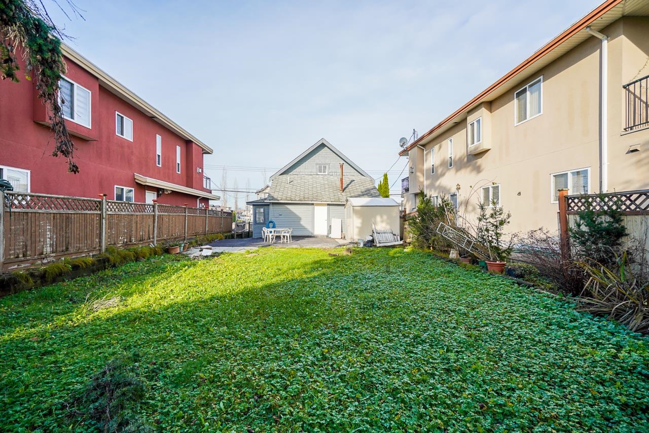 806 EWEN AVENUE 2