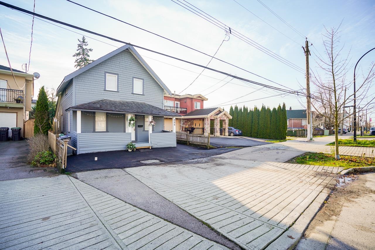 806 EWEN AVENUE 23