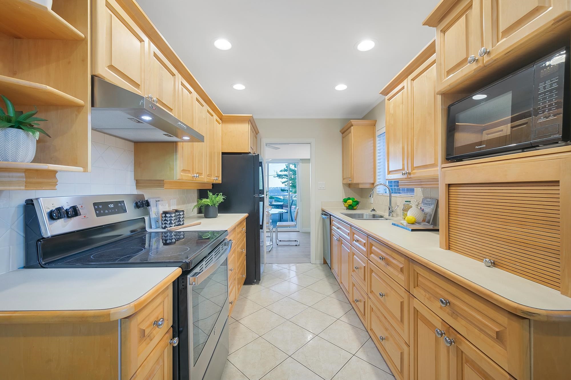 1029 CALVERHALL STREET 10