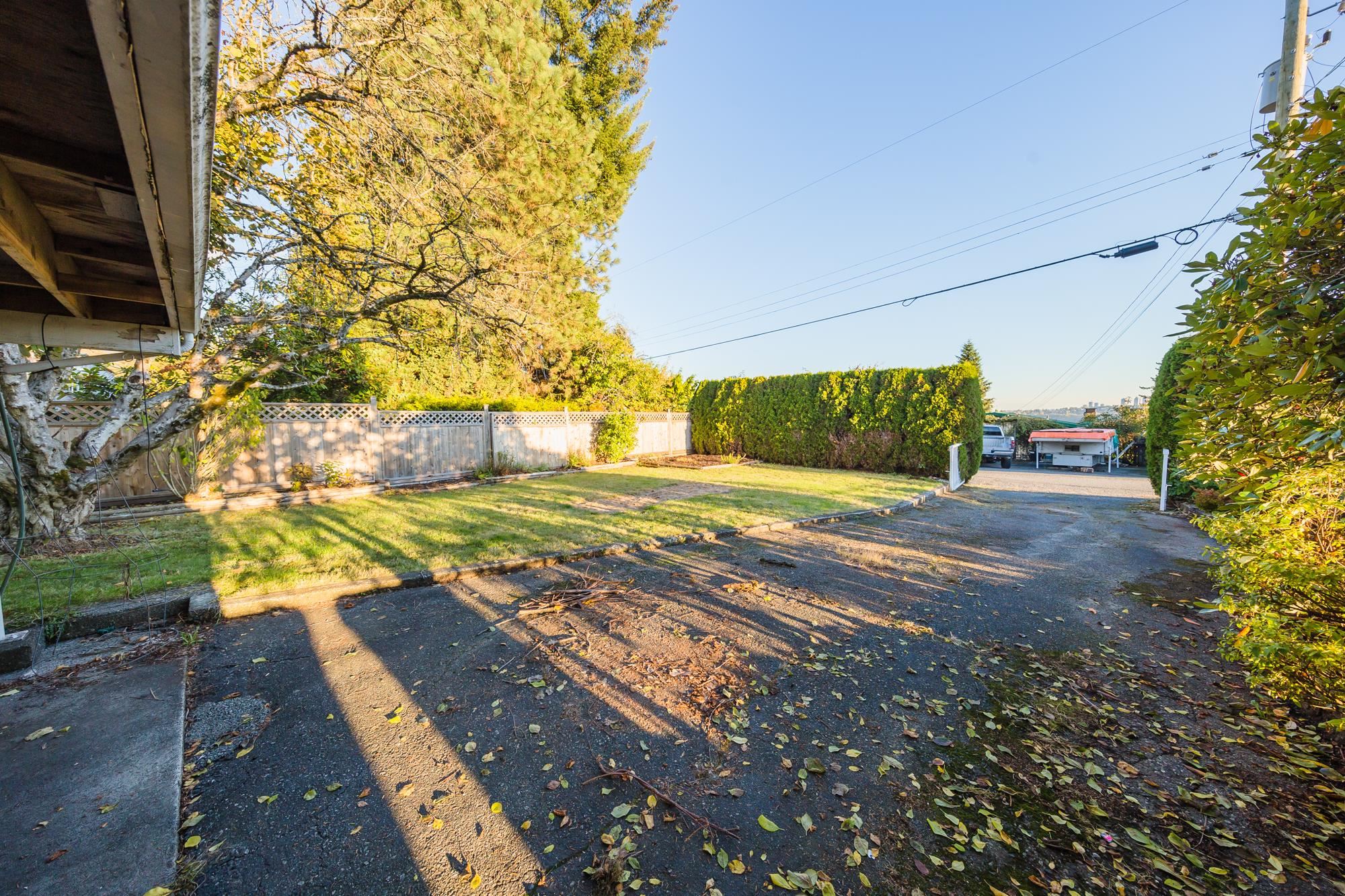 1029 CALVERHALL STREET 20