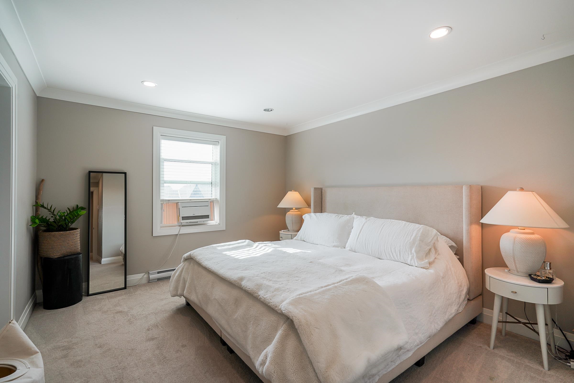 6 3411 ROXTON AVENUE 19