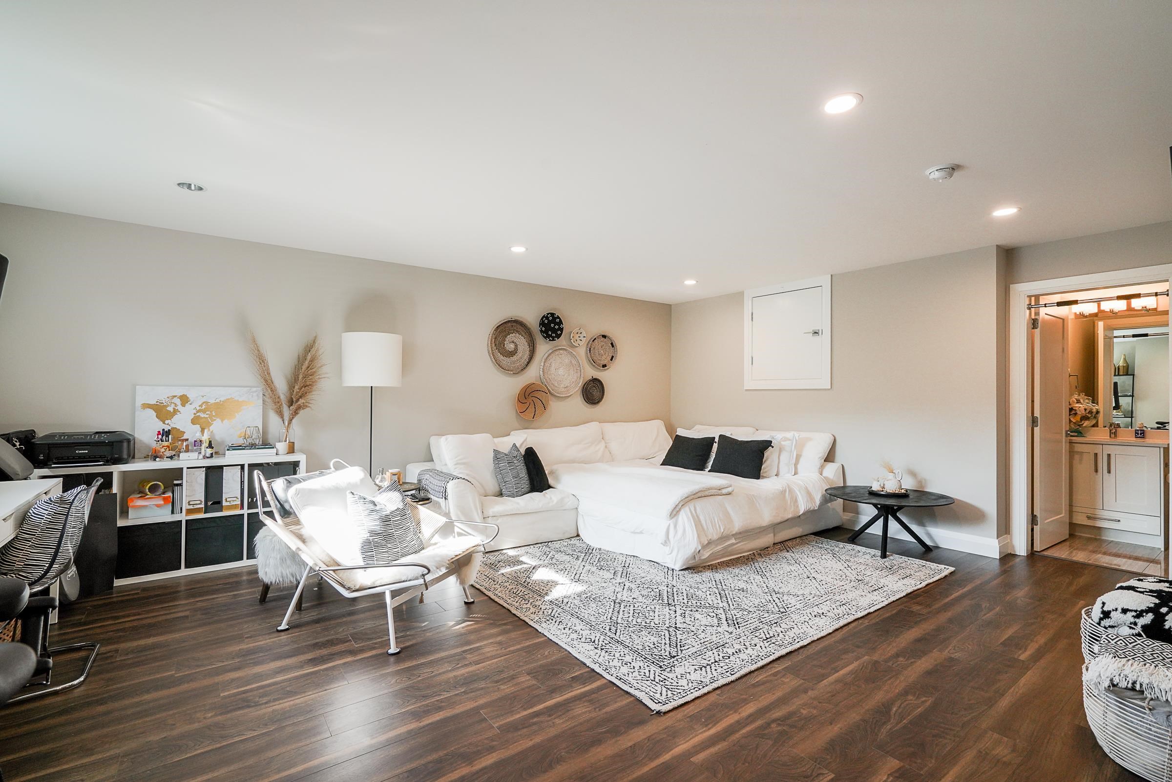 6 3411 ROXTON AVENUE 26