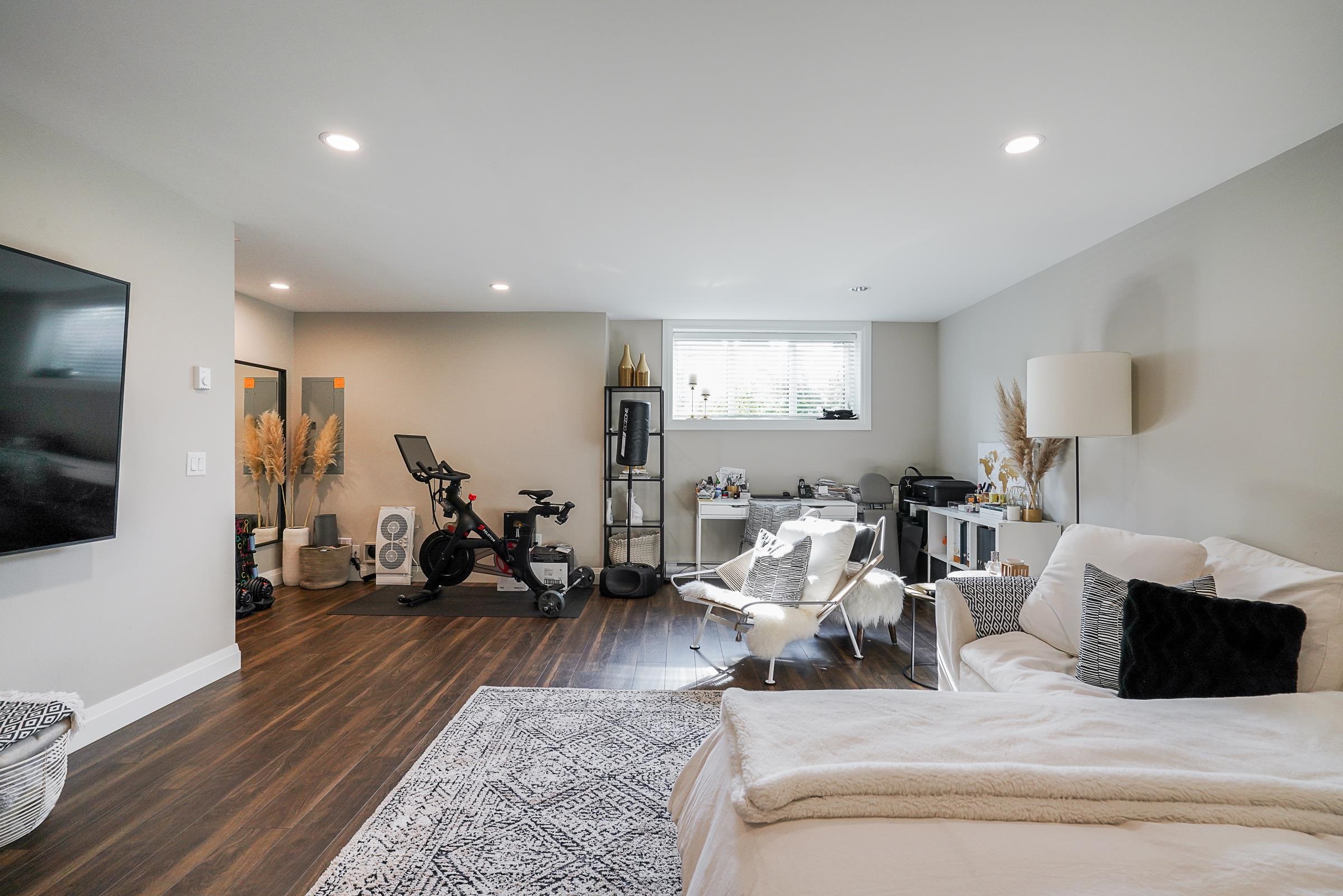 6 3411 ROXTON AVENUE 27