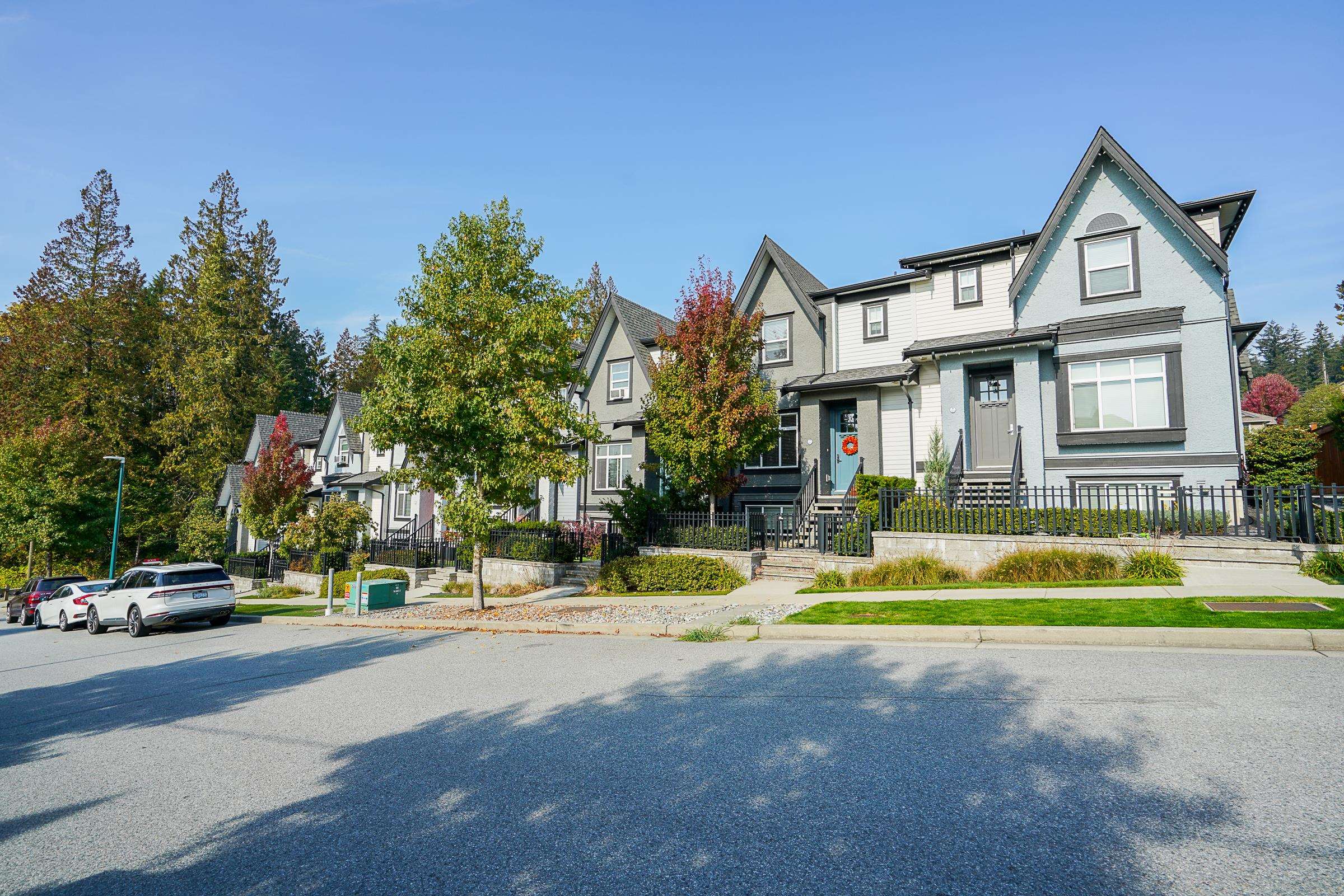 6 3411 ROXTON AVENUE 33