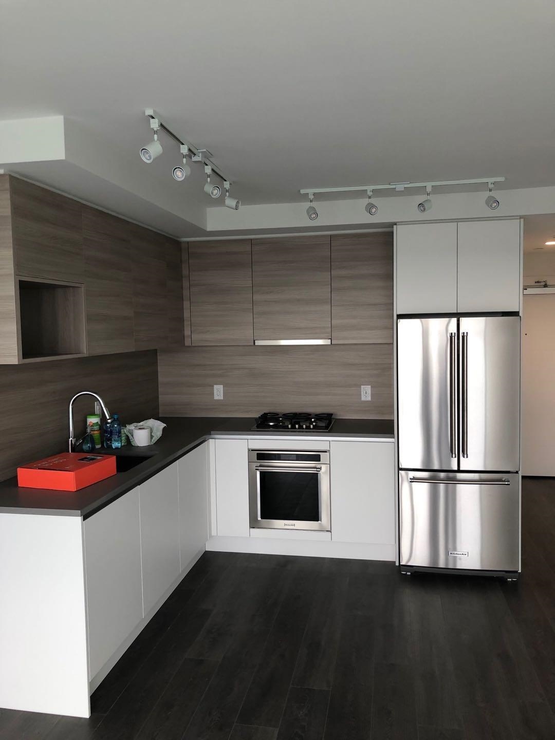 1302 525 FOSTER AVENUE 8
