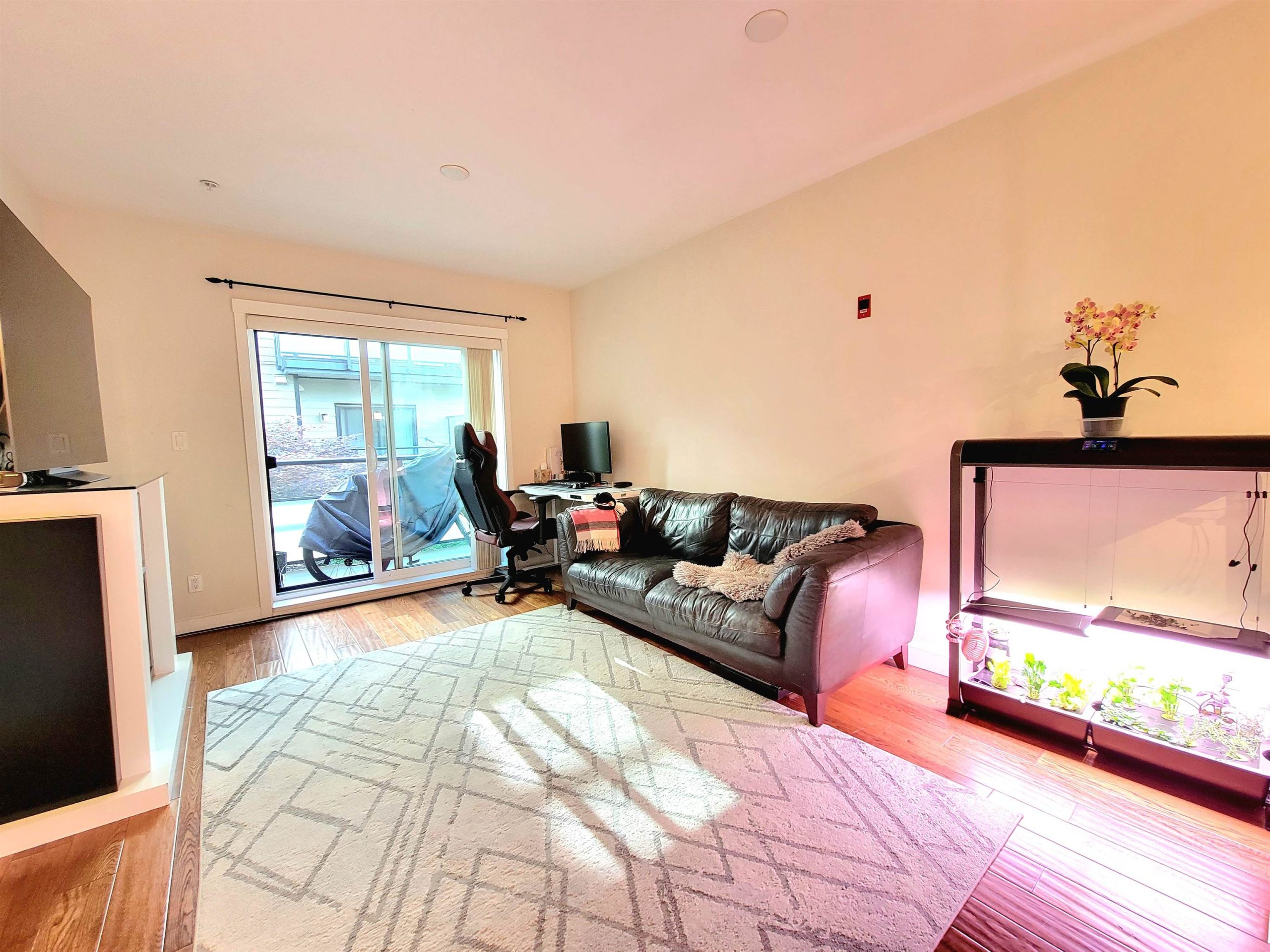 214 7777 ROYAL OAK AVENUE 10