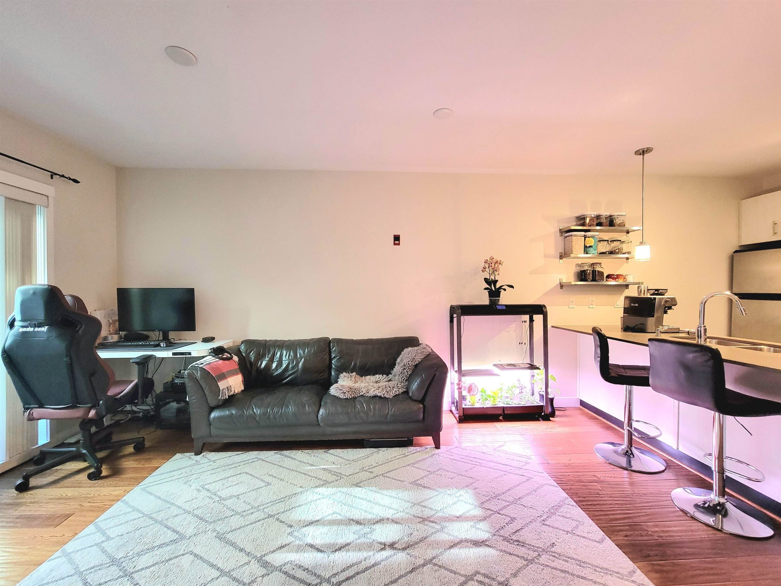 214 7777 ROYAL OAK AVENUE 12