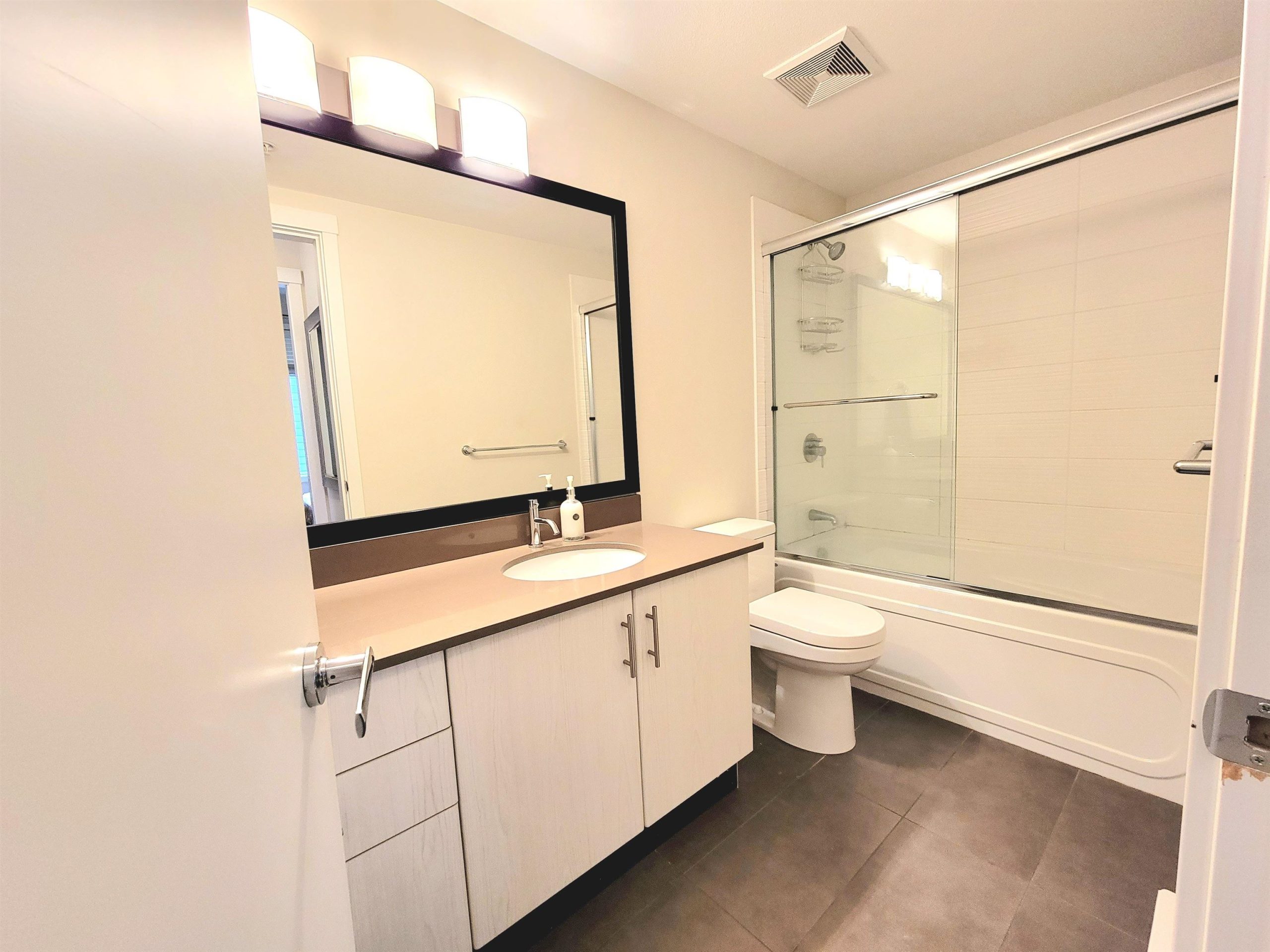 214 7777 ROYAL OAK AVENUE 21