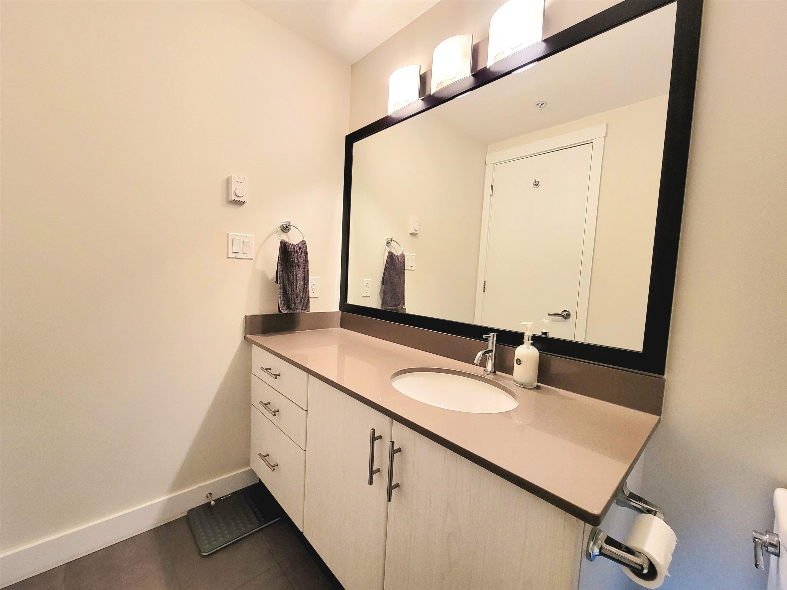 214 7777 ROYAL OAK AVENUE 23